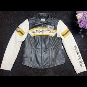 Like new Women’s Harley Davidson leather motorcycle jacket, size medium.